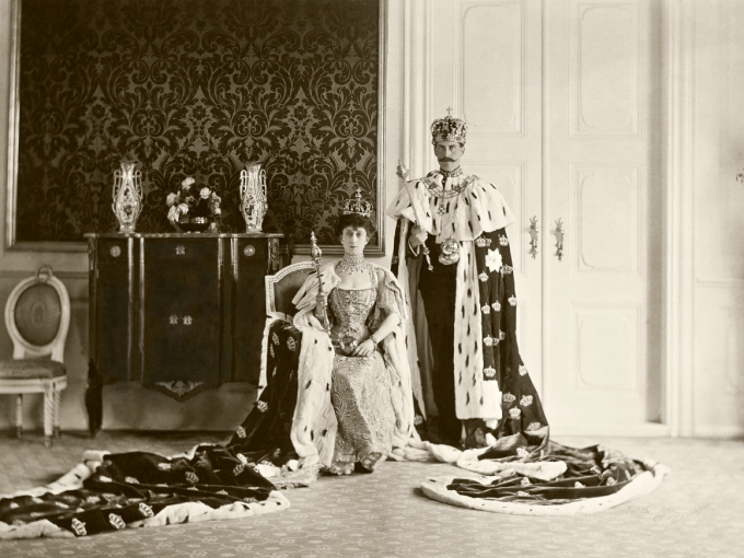 Kong Haakon og Dronning Maud er det siste norske kongepar som ble kronet, 1906. Foto: Peder O. Aune, De kongelige samlinger.